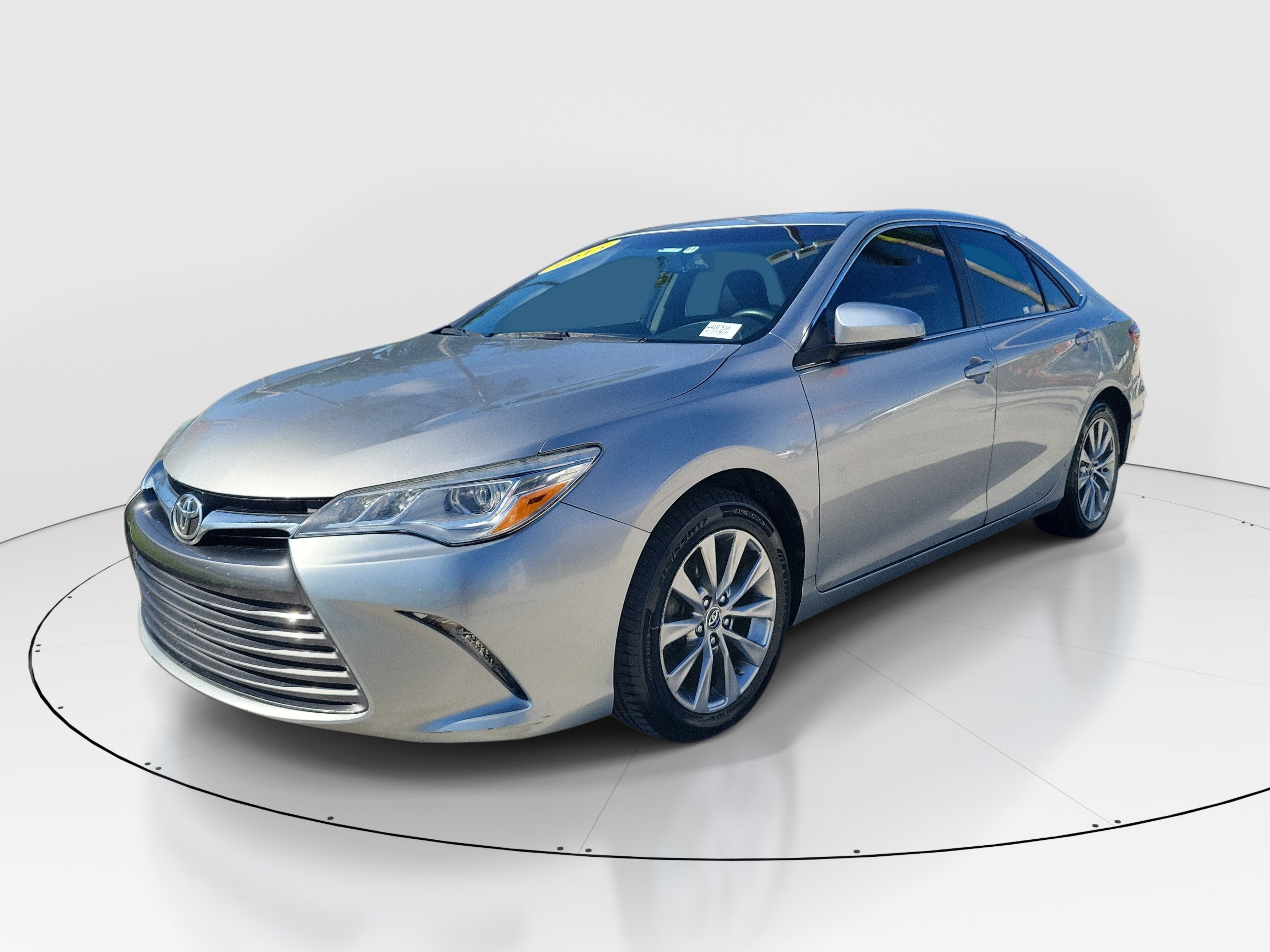Used 2015 Toyota Camry XLE FWD image 3