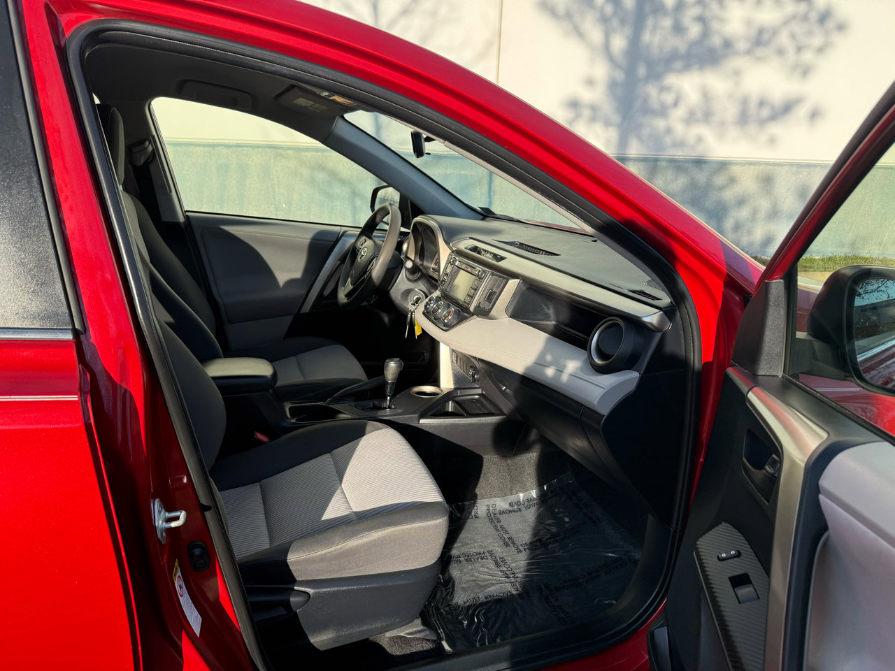 Used 2013 Toyota RAV4 LE image 18