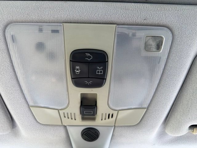 Used 1999 Mercedes-Benz E 320 4MATIC Sedan image 31