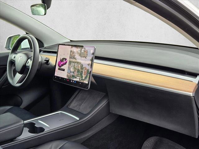 Used 2021 Tesla Model Y Long Range image 19
