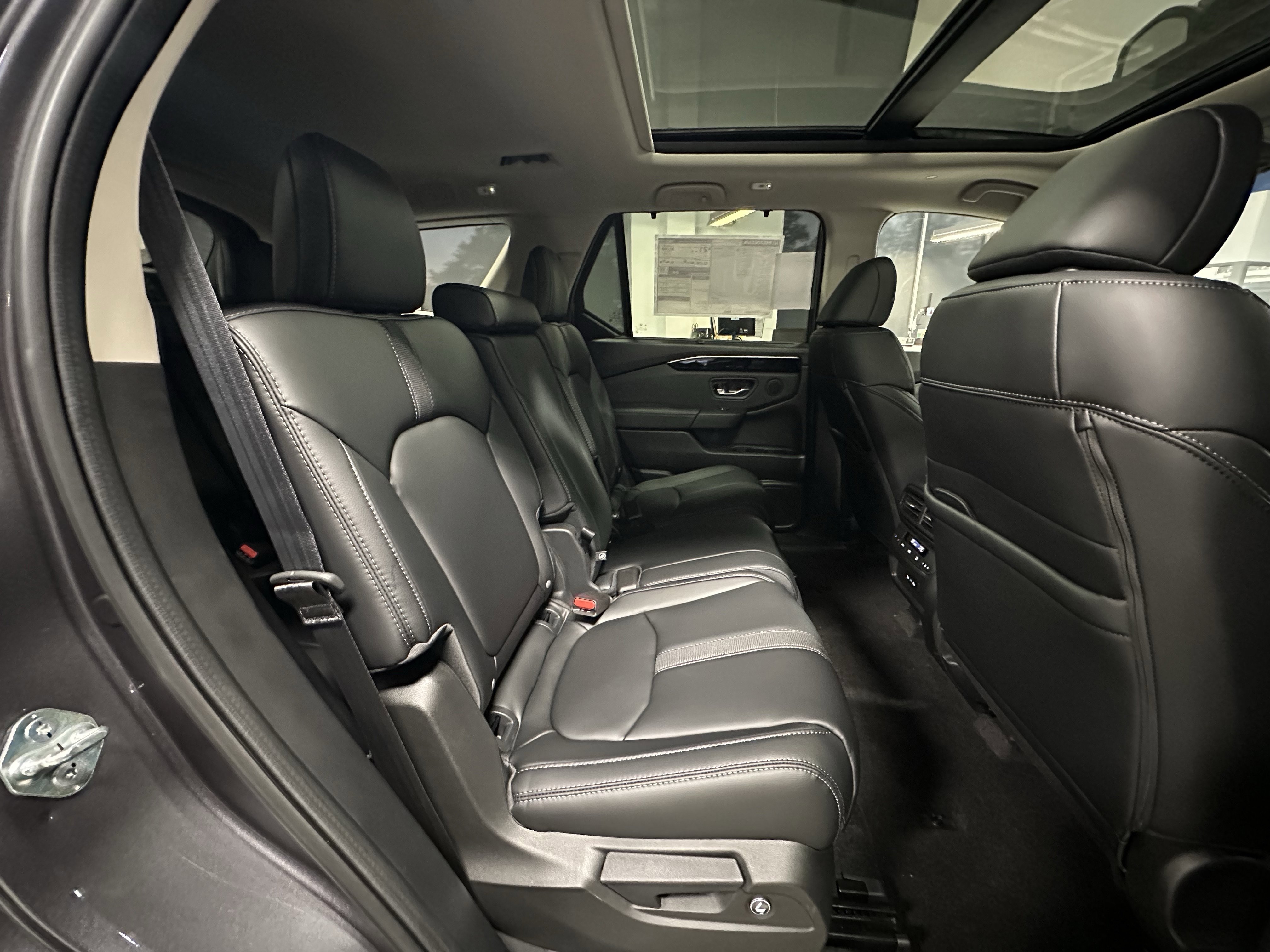 New 2025 Honda Pilot Touring image 24