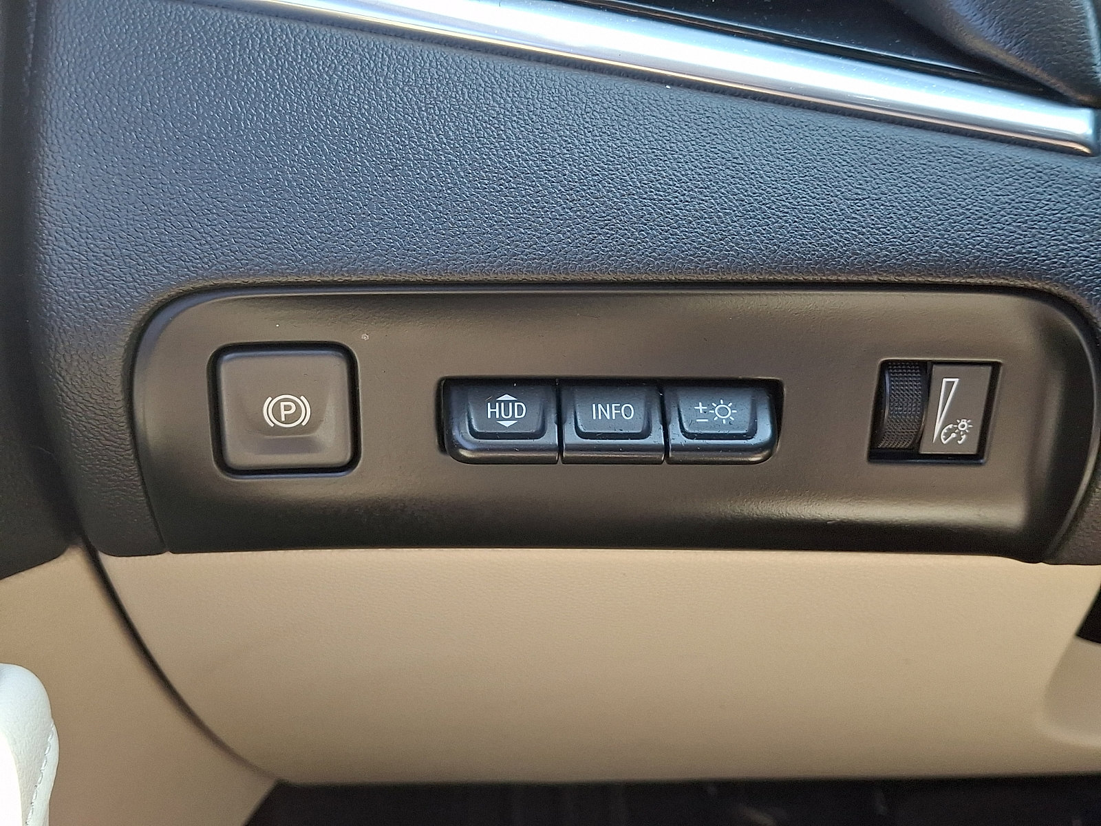 Used 2022 Buick Enclave Avenir w/ Avenir Technology Package AWD/4WD image 29