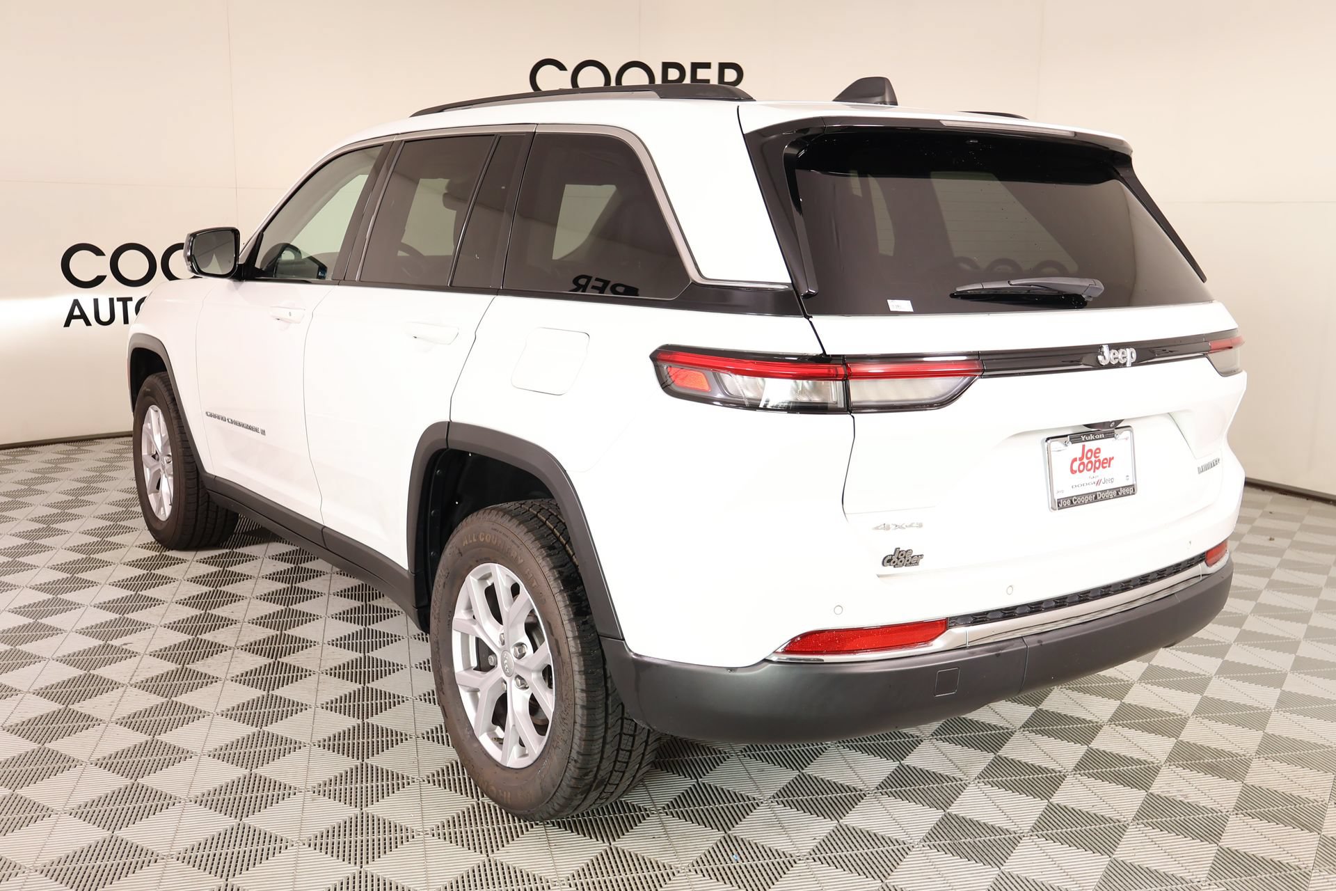 Used 2022 Jeep Grand Cherokee Limited AWD/4WD image 24