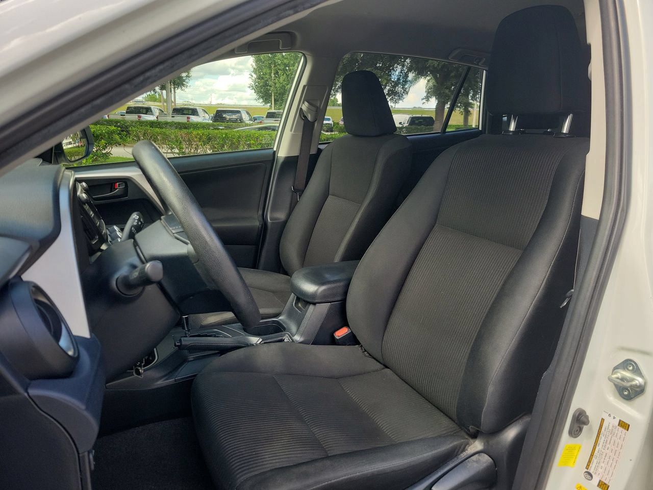 Used 2018 Toyota RAV4 LE FWD image 16
