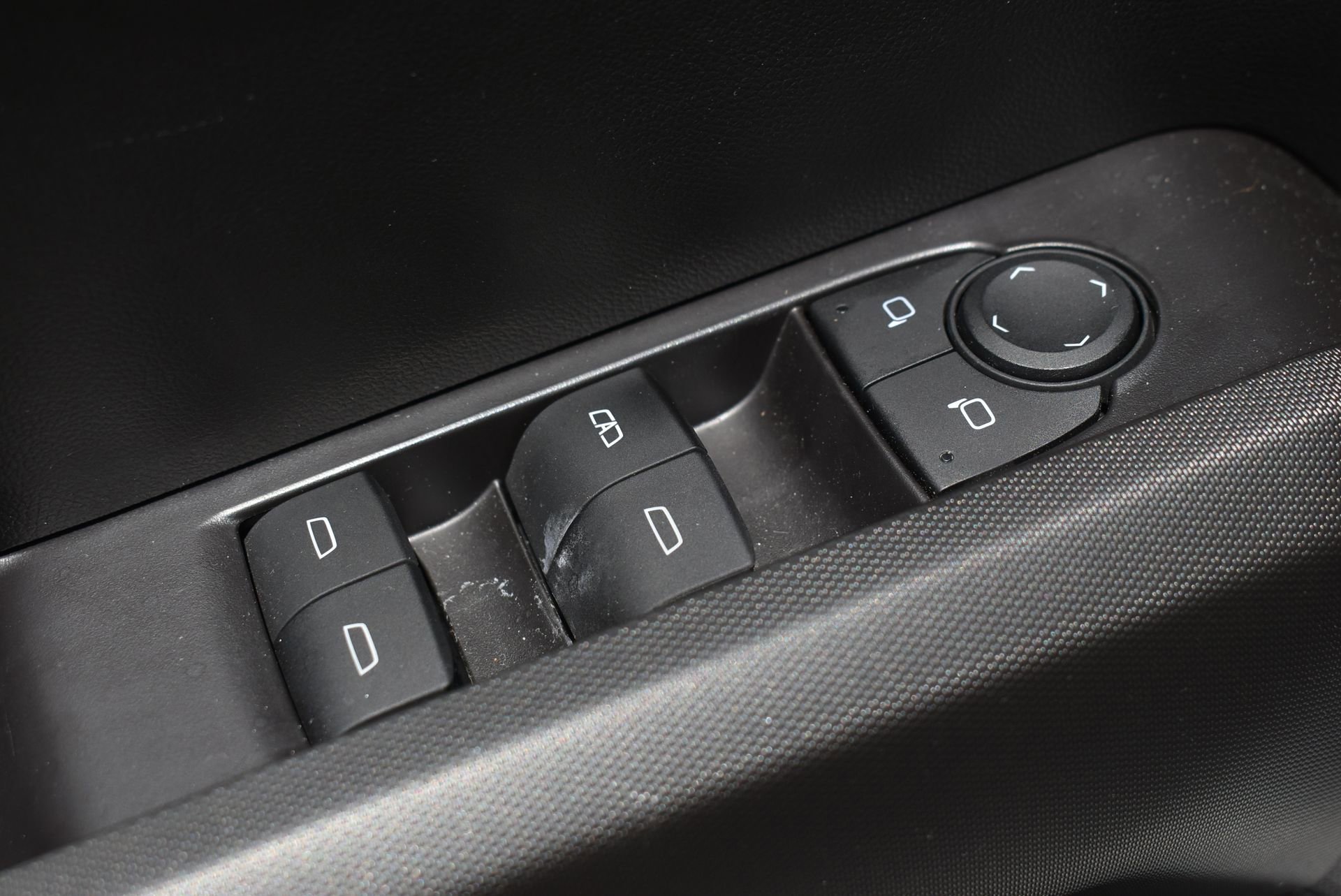 Used 2024 Chevrolet Colorado Trail Boss image 13