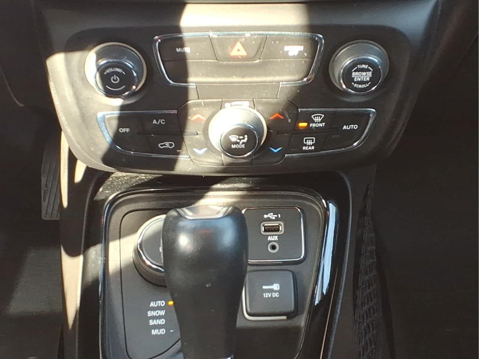 Used 2020 Jeep Compass Latitude AWD/4WD image 24