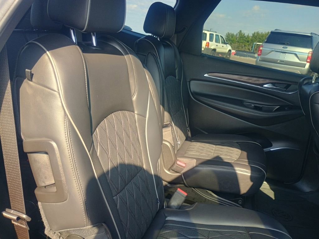Used 2023 Buick Enclave Avenir w/ Avenir Technology Package AWD/4WD image 20