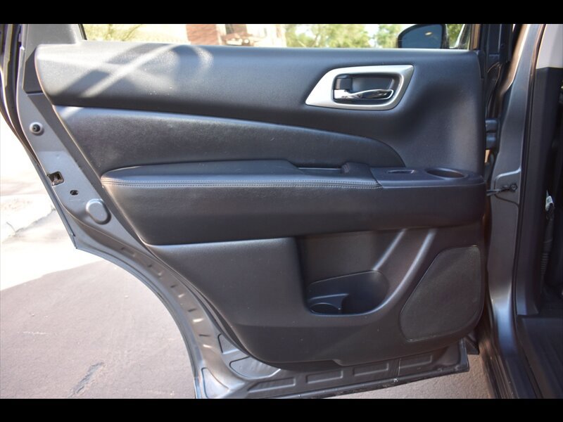 Used 2015 Nissan Pathfinder Platinum AWD/4WD image 24