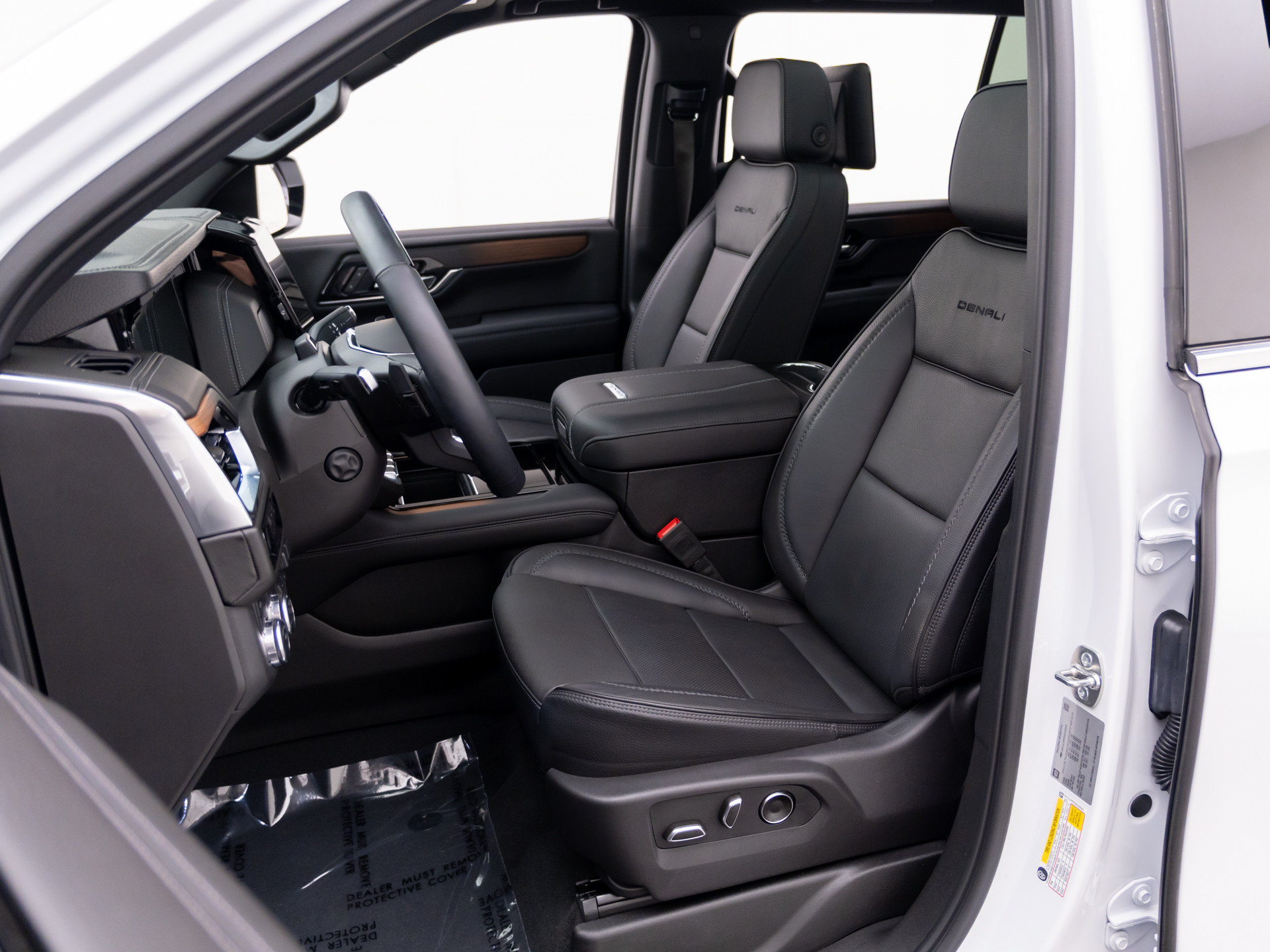 Used 2025 GMC Yukon XL Denali w/ Denali Reserve Package AWD/4WD image 16