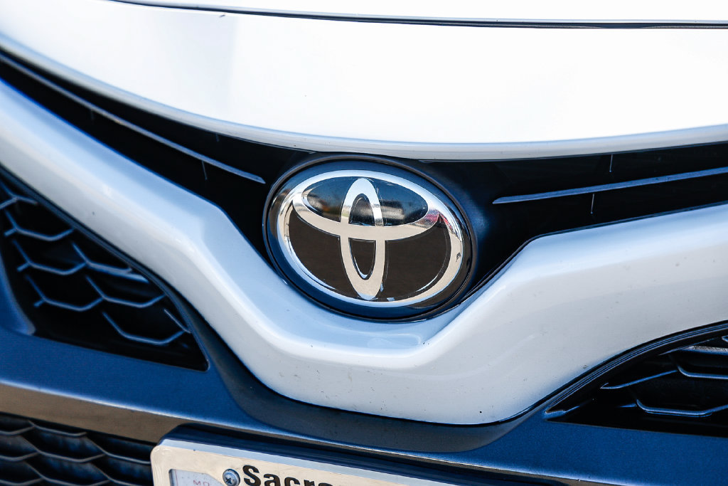 Used 2022 Toyota Camry XSE FWD image 9