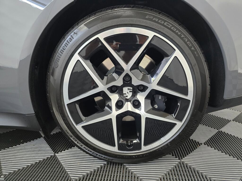 New 2025 Porsche Taycan image 24