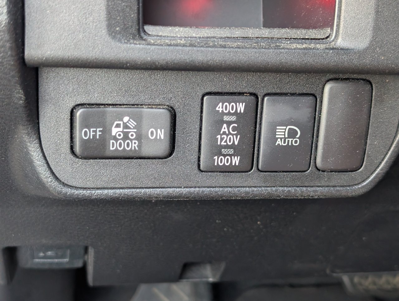 Used 2018 Toyota Tacoma TRD Sport w/ Technology Package RWD image 25