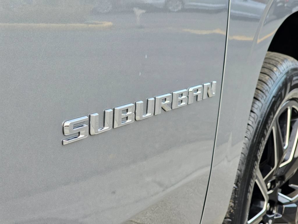 Used 2023 Chevrolet Suburban High Country w/ Premium Package 2 AWD/4WD image 10