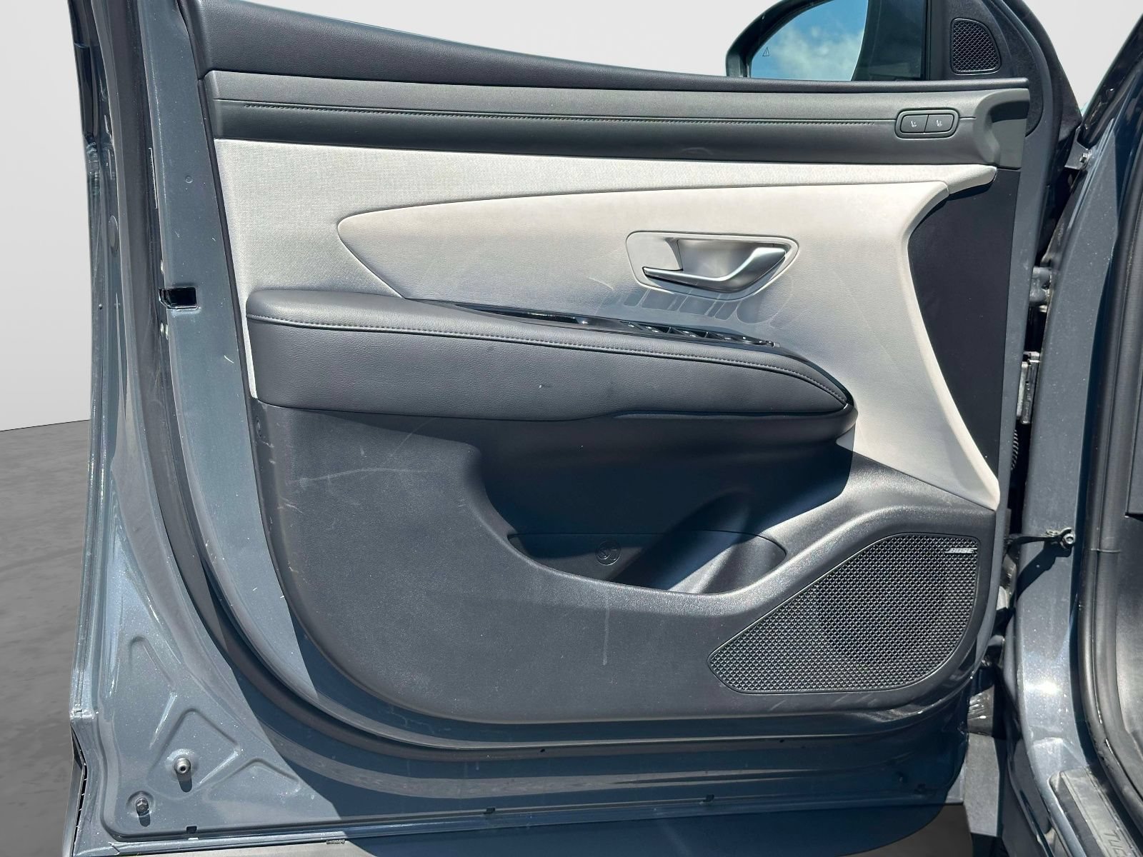 Used 2025 Hyundai Tucson Limited AWD/4WD image 16