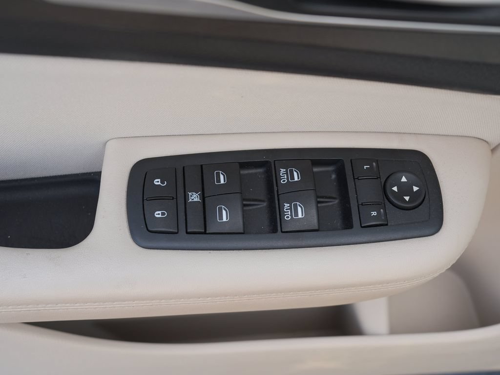 Used 2016 Chrysler 200 Limited w/ Travel & Safety Group FWD image 16