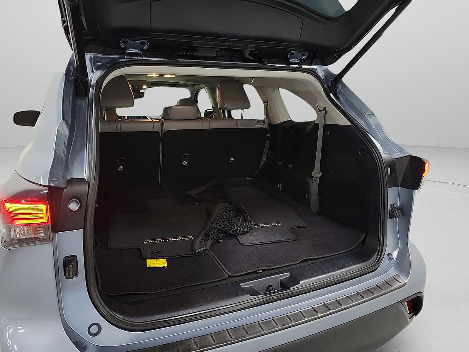 Used 2022 Toyota Highlander XLE image 7