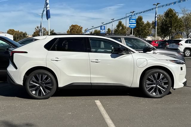 New 2026 Subaru Solterra AWD/4WD image 3