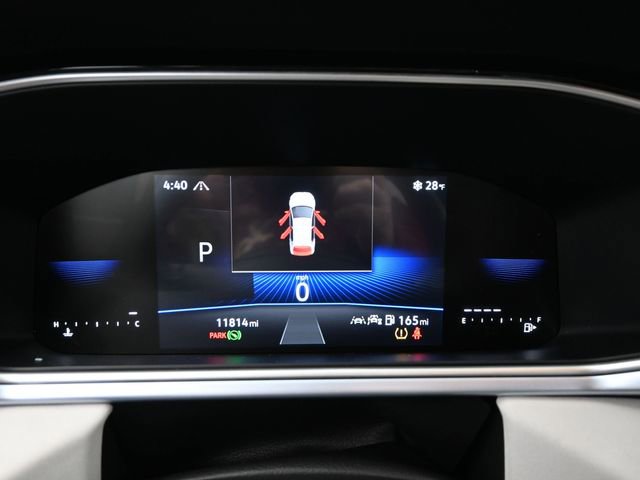 Used 2025 Volkswagen Taos SE image 18