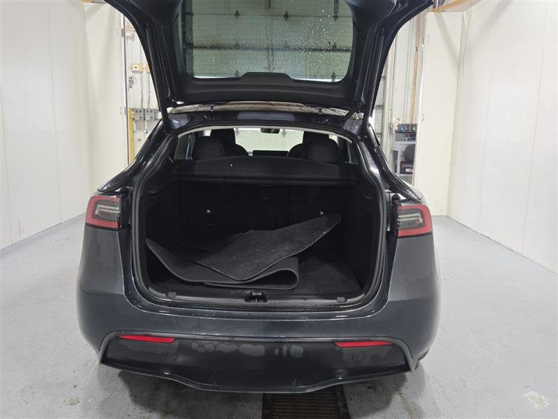 Used 2023 Tesla Model Y Performance image 9