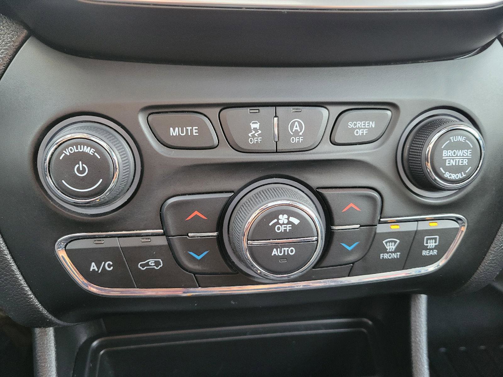 Used 2019 Jeep Cherokee Limited image 22