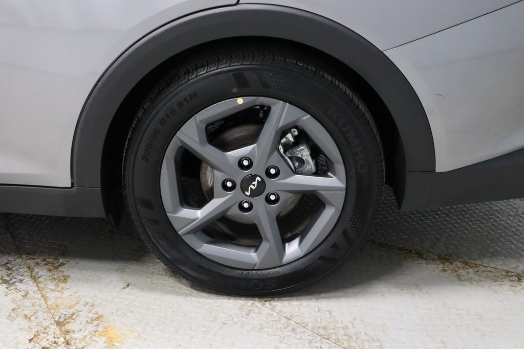 Used 2025 Kia K4 LXS image 18