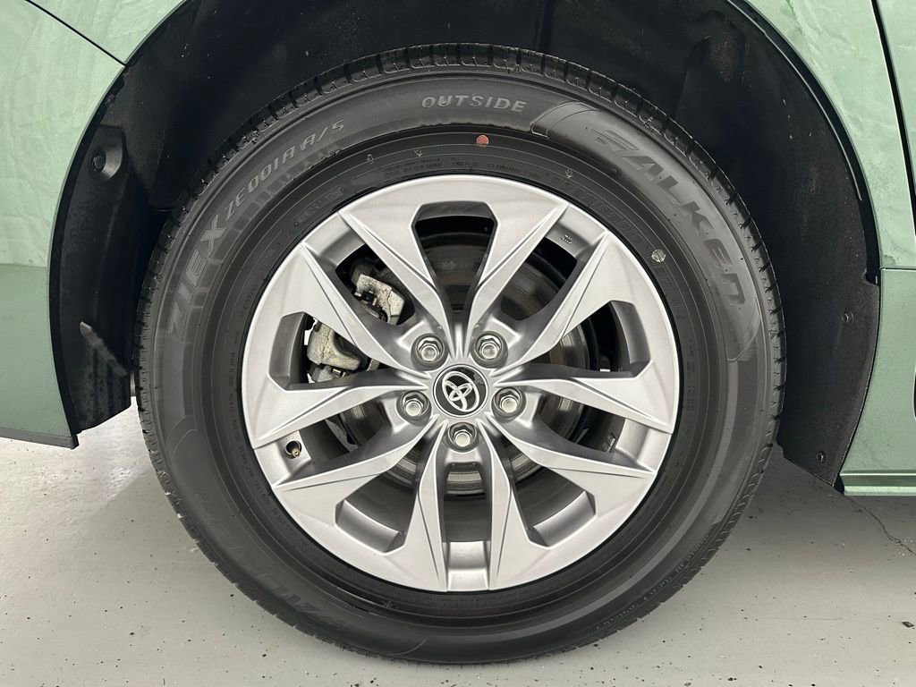 Used 2025 Toyota Sienna LE FWD image 69