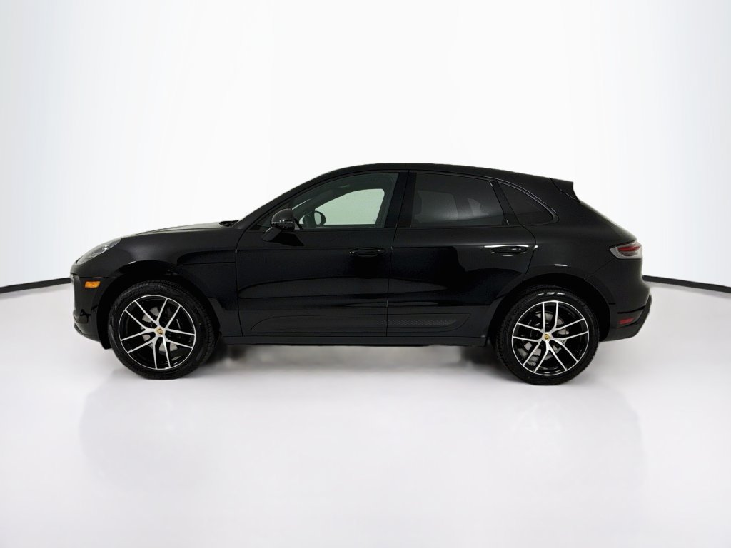 Certified 2025 Porsche Macan AWD/4WD image 2