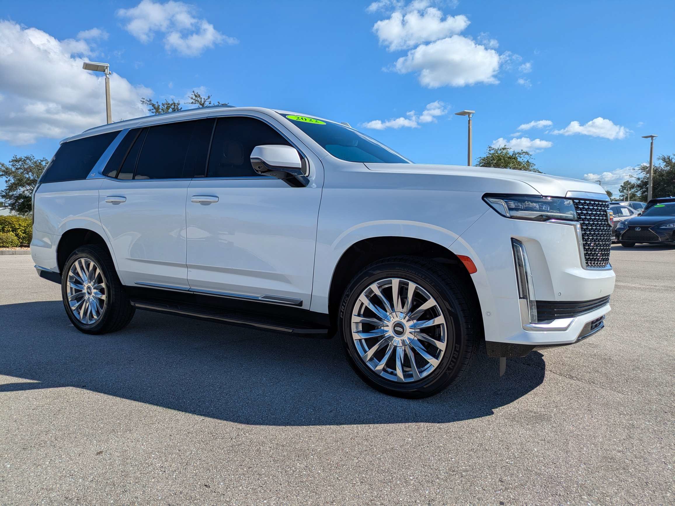 Used 2022 Cadillac Escalade Premium Luxury AWD/4WD image 2
