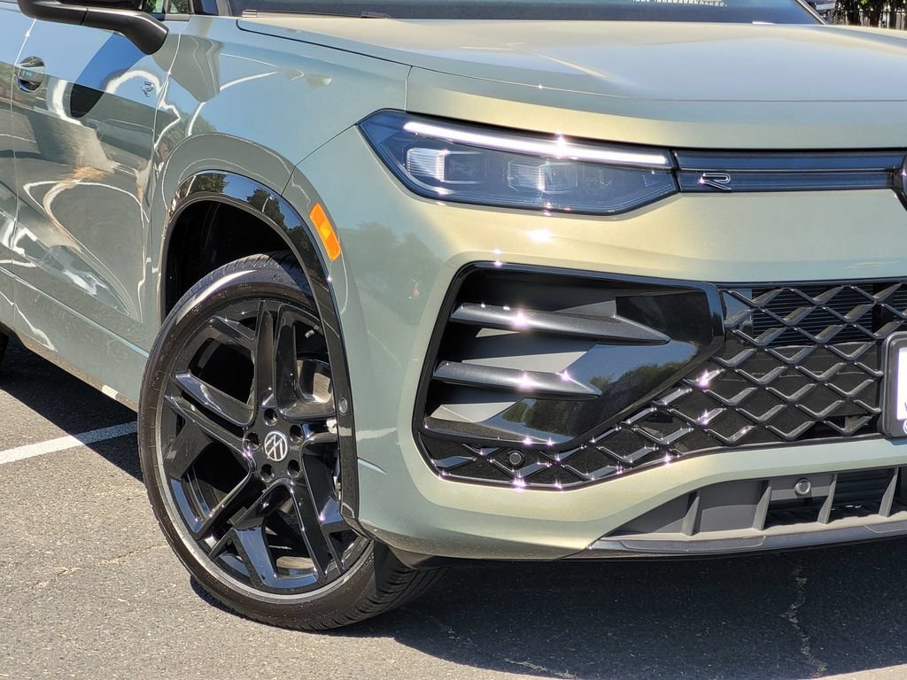 New 2026 Volkswagen Tiguan SE R-Line FWD image 3