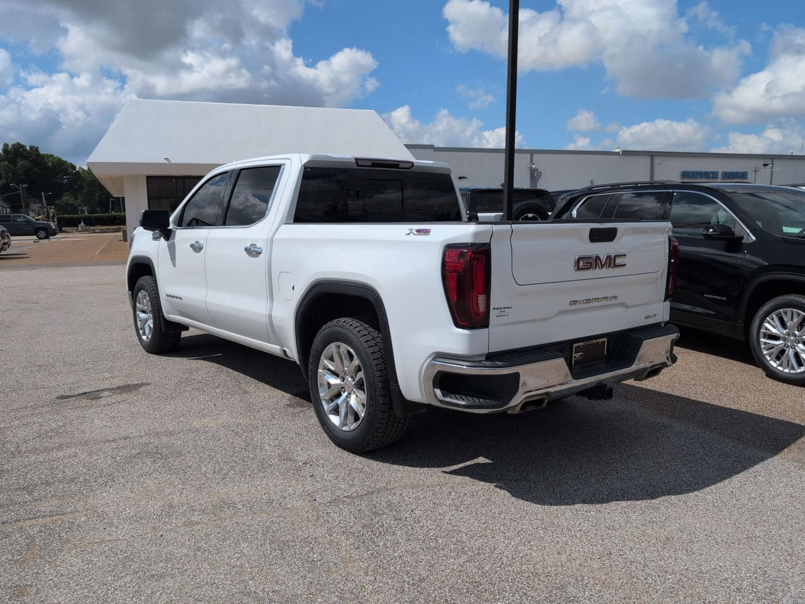 Used 2022 GMC Sierra 1500 SLT w/ SLT Premium Plus Package AWD/4WD image 3