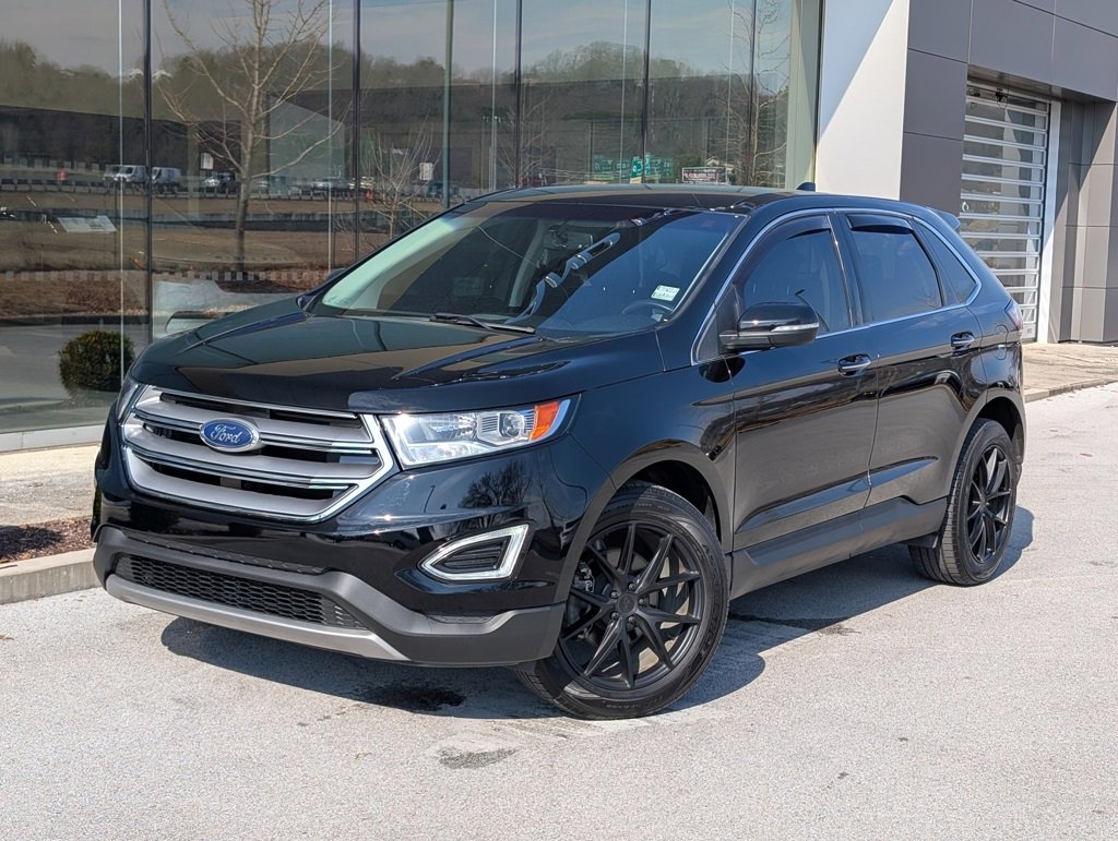 Used 2017 Ford Edge Titanium w/ Technology Package image 2