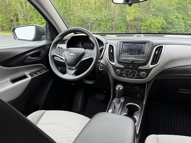Used 2020 Chevrolet Equinox LS w/ LS Convenience Package FWD image 11