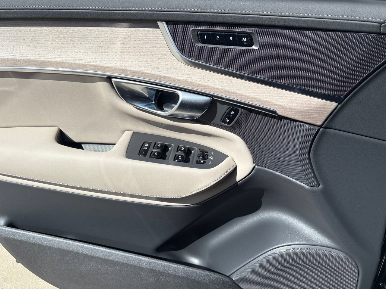 New 2026 Volvo XC90 B5 Core w/ Protection Package Premier image 18