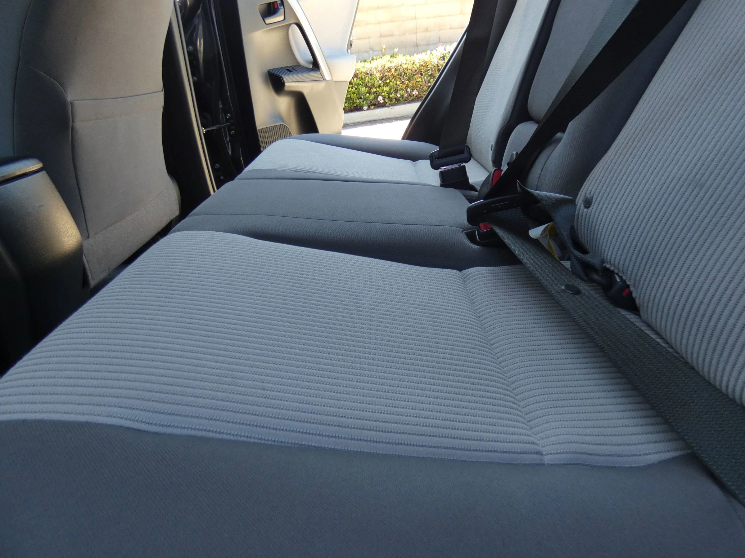 Used 2015 Toyota RAV4 LE image 44