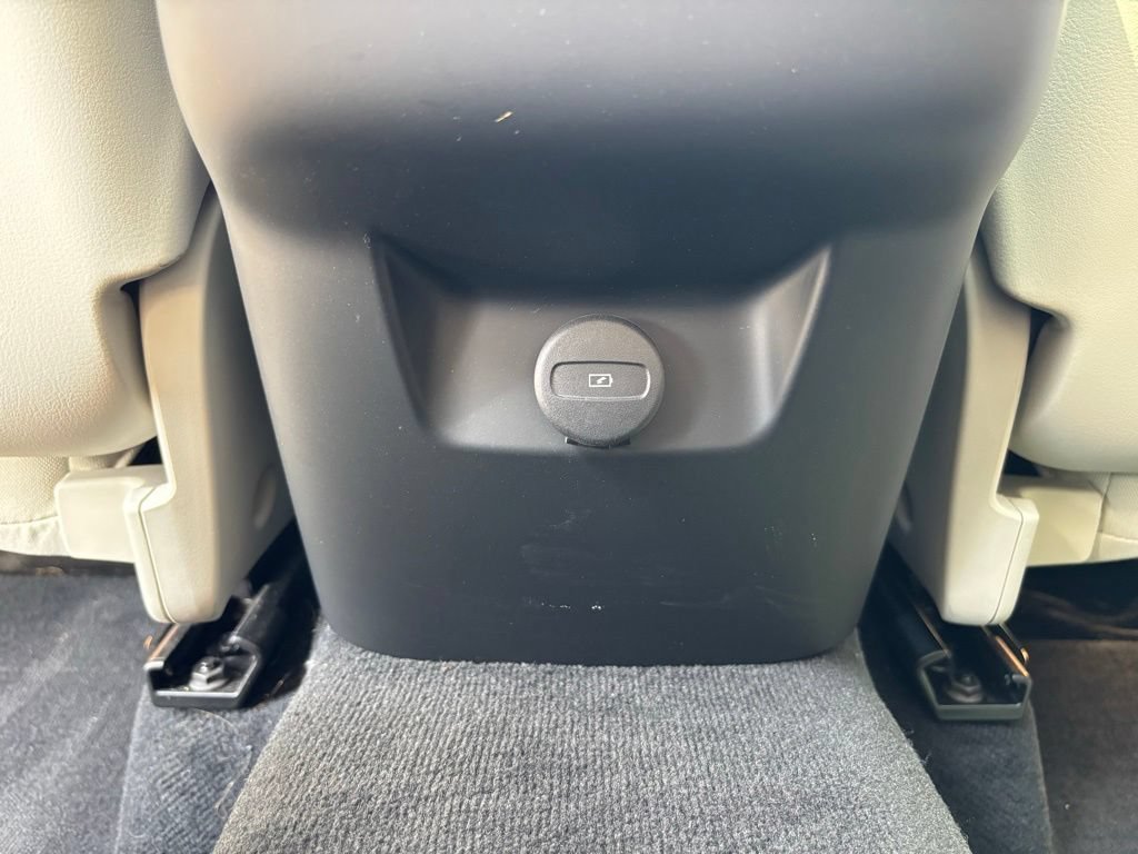 Certified 2023 Volvo XC60 B5 Plus w/ Climate Package AWD/4WD image 24