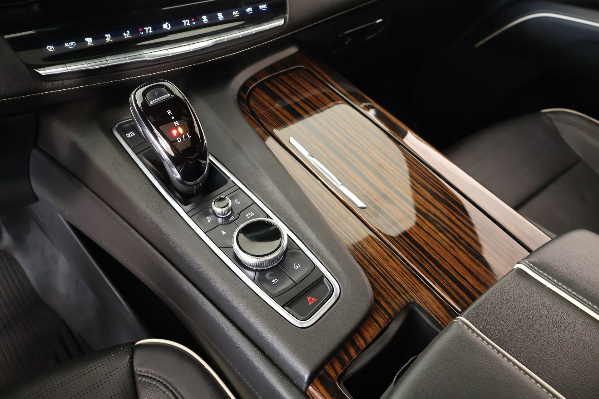 Used 2022 Cadillac Escalade Premium Luxury w/ Performance Package AWD/4WD image 8