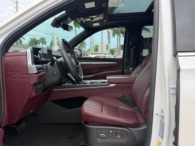 Used 2025 Cadillac Escalade ESV Premium Luxury w/ Touring Package AWD/4WD image 10