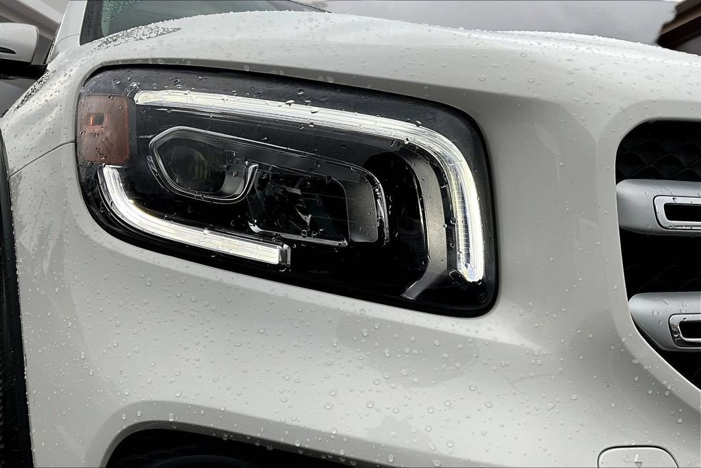Used 2022 Mercedes-Benz GLB 250 4MATIC image 32