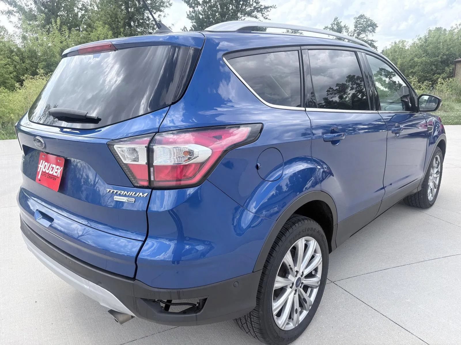 Used 2018 Ford Escape Titanium w/ Ford Safe & Smart Package AWD/4WD image 7