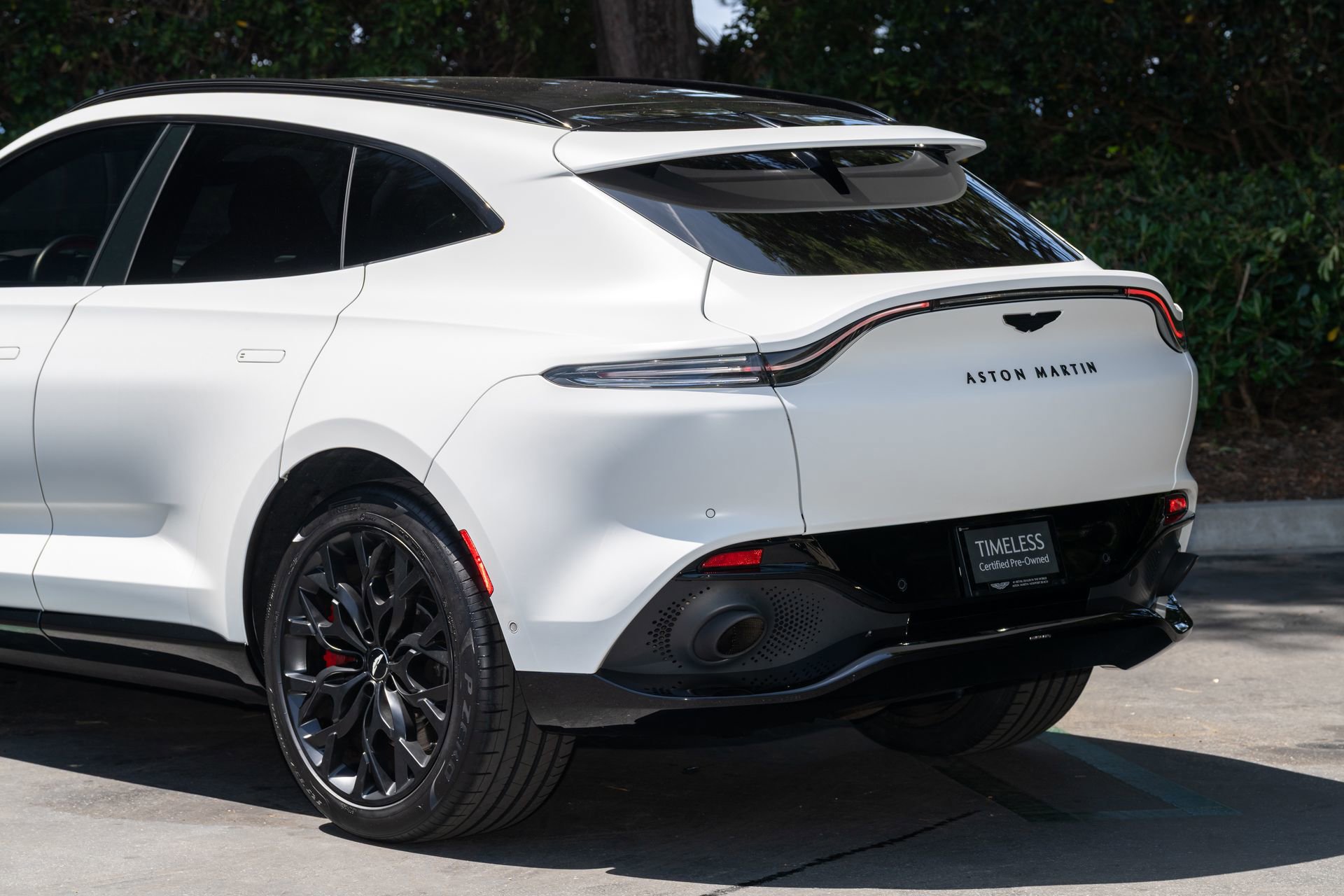 Used 2023 Aston Martin DBX AWD/4WD image 24