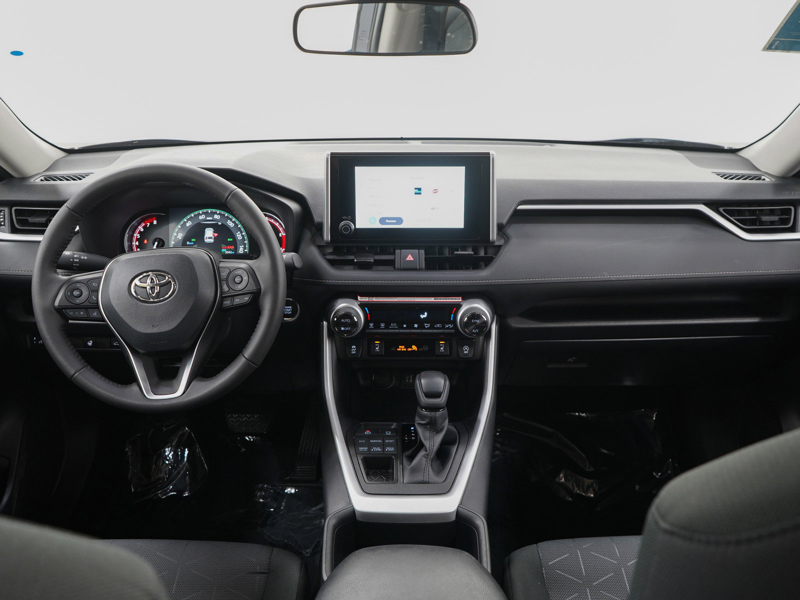 Used 2025 Toyota RAV4 XLE w/ Convenience Package AWD/4WD image 13