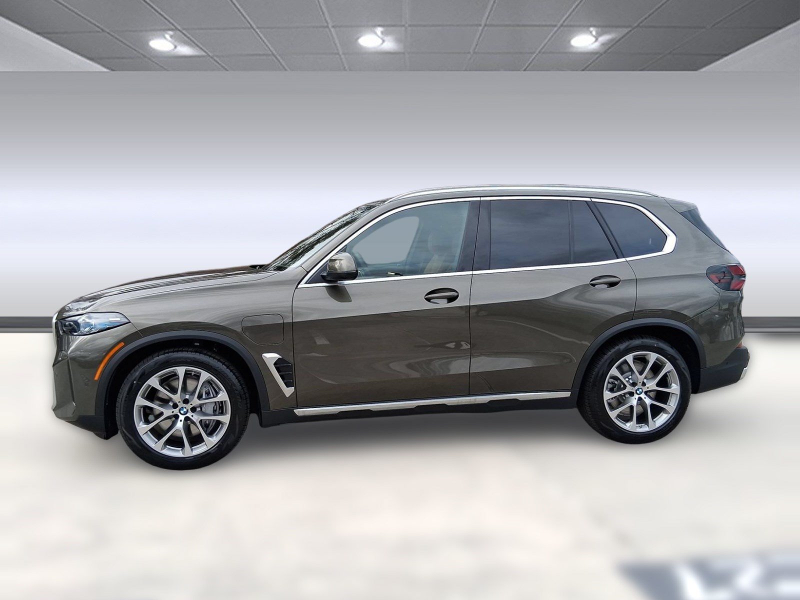 Used 2026 BMW X5 xDrive50e w/ Executive Package AWD/4WD image 2