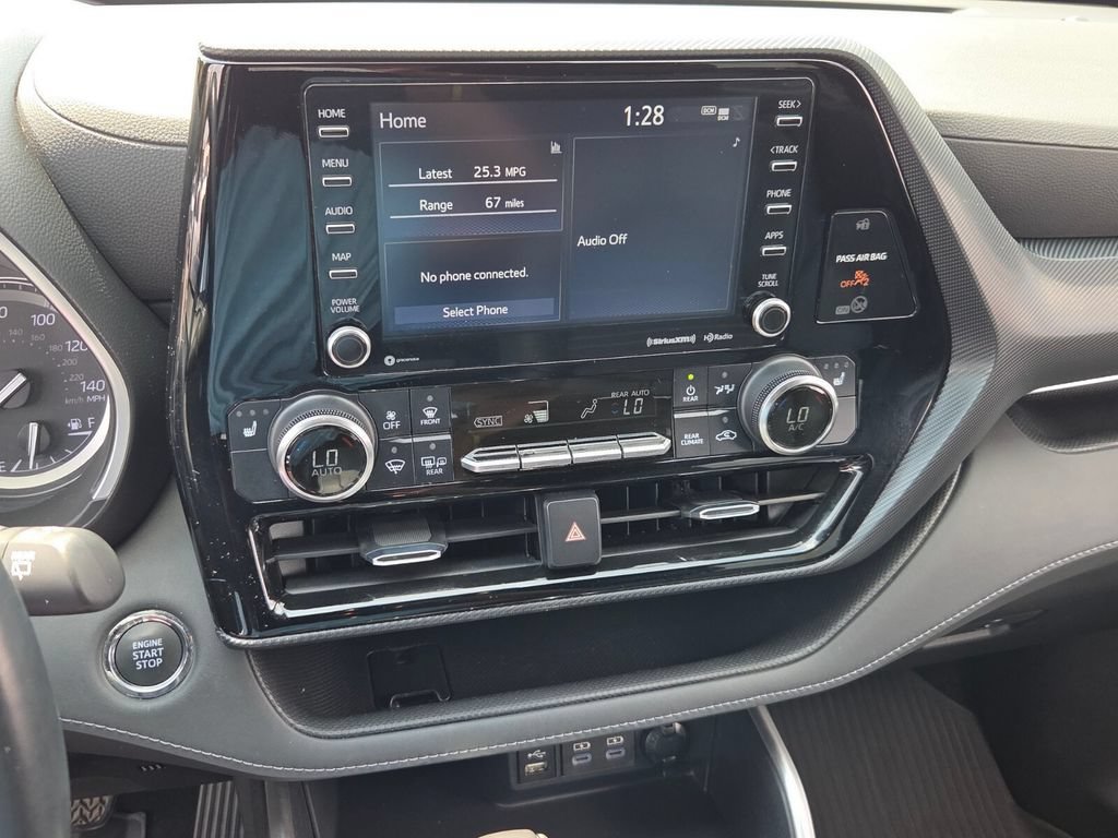Used 2022 Toyota Highlander XSE FWD image 19