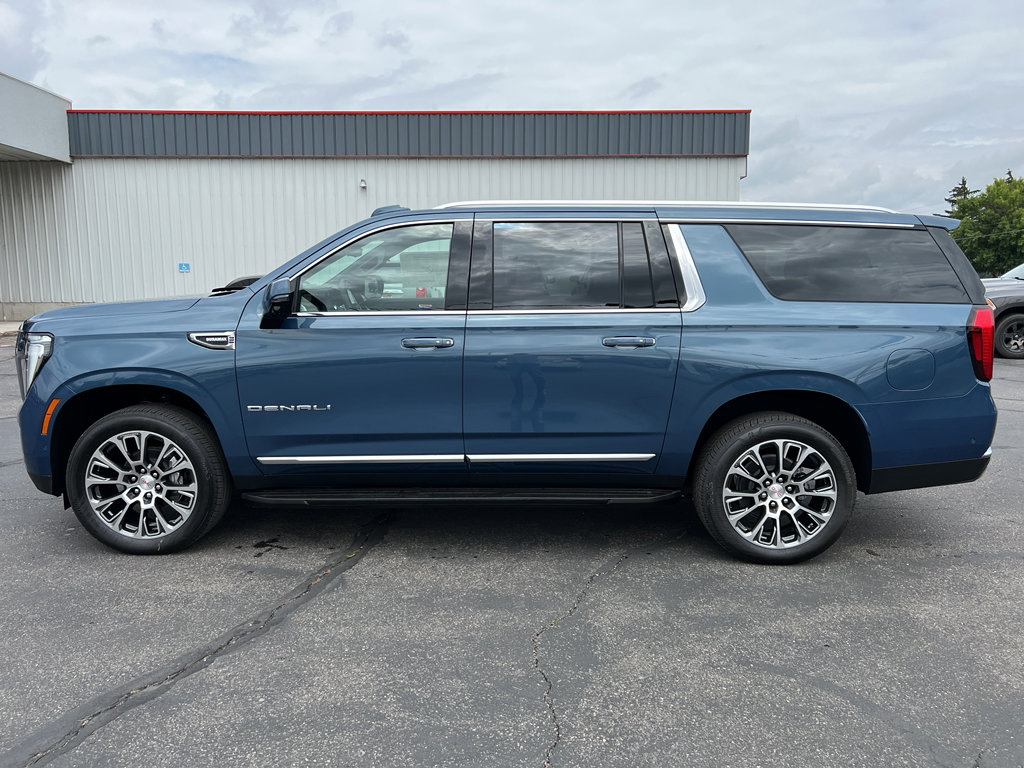 New 2025 GMC Yukon XL Denali w/ Advanced Technology Package image 2