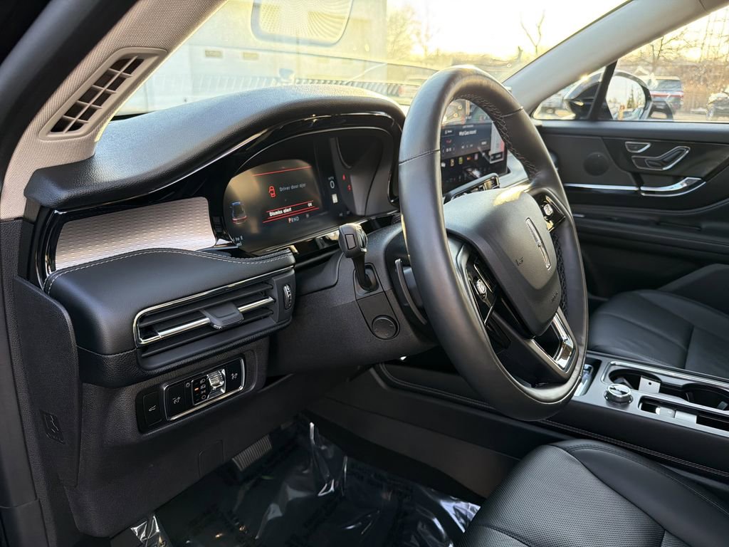 Used 2025 Lincoln Corsair Reserve image 20