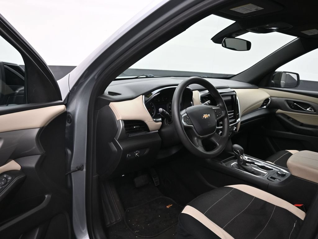 Used 2023 Chevrolet Traverse LS FWD image 10