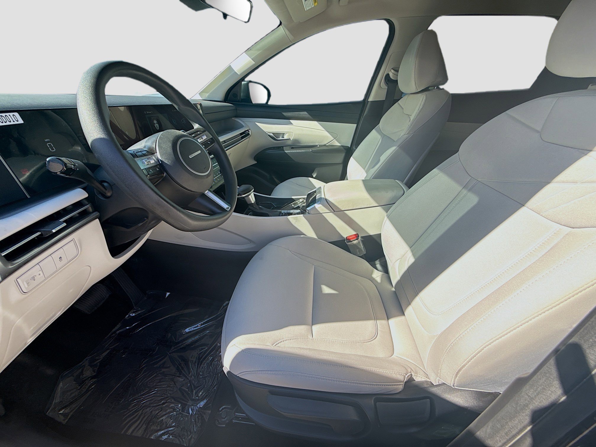 Used 2025 Hyundai Tucson SE image 16