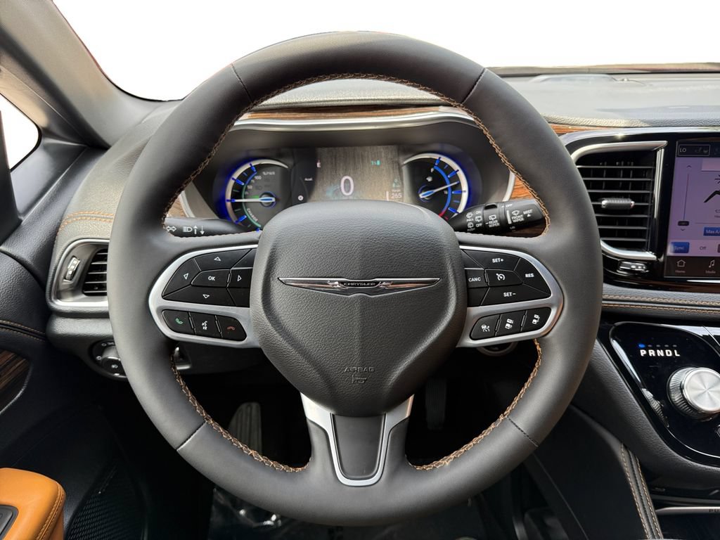 Used 2023 Chrysler Pacifica Pinnacle FWD image 12