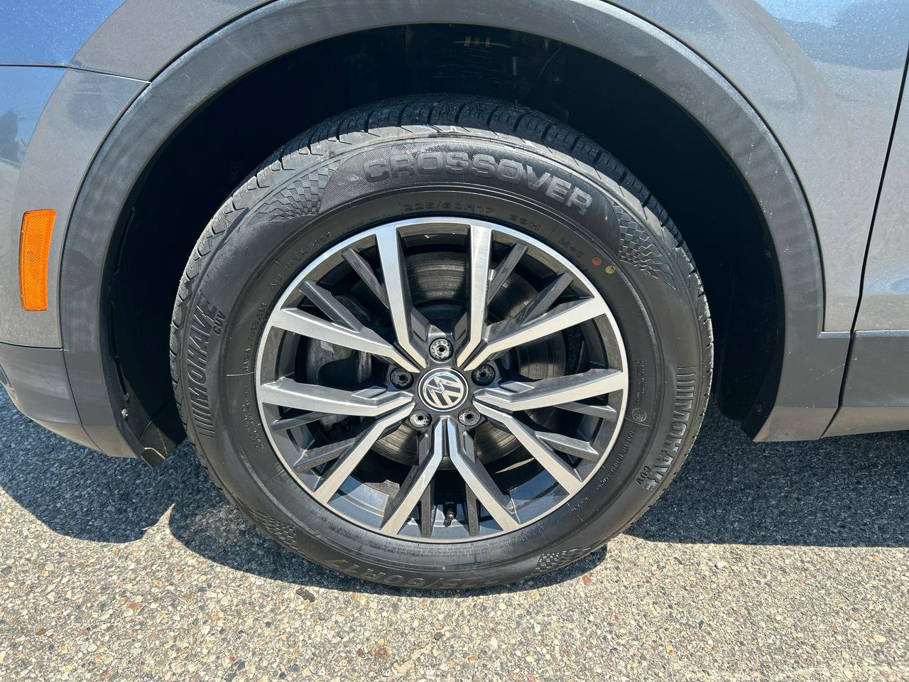 Used 2018 Volkswagen Tiguan SE w/ 3rd Row Seat Package AWD/4WD image 32