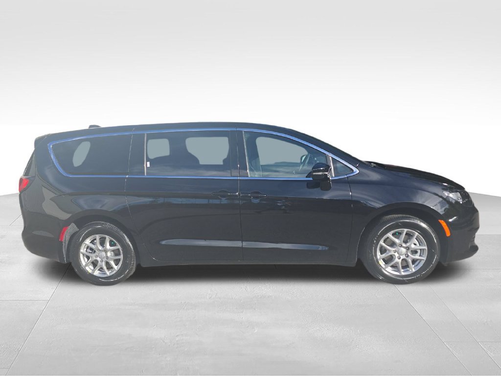New 2027 Chrysler Pacifica LX FWD image 6